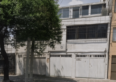 Venta de terreno departamental con casa para demoler